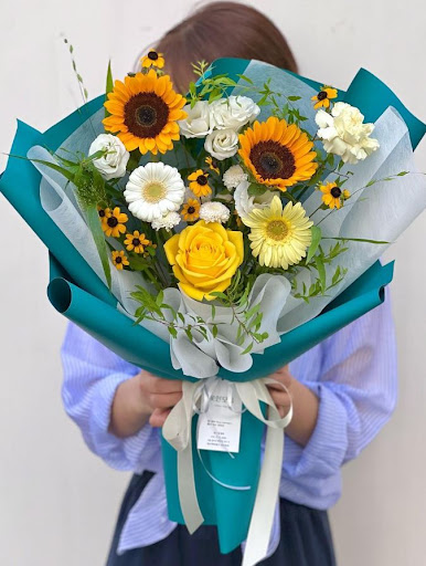 마곡 꽃한모금: 발산역 9번 출구에서 도보 1분 거리, 편리한 접근성과 아름다움의 만남